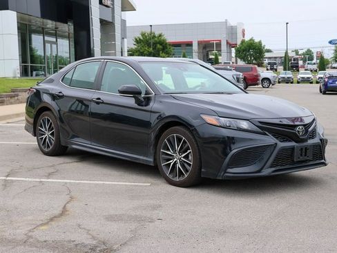 Used 2023 Toyota Camry SE image 1