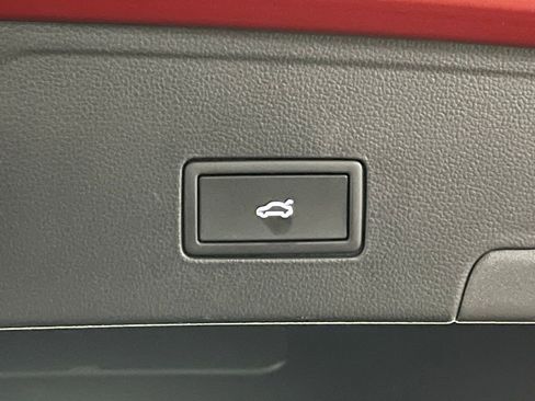 Certified 2025 Volkswagen Atlas Cross Sport SE w/ Panoramic Sunroof Package image 40