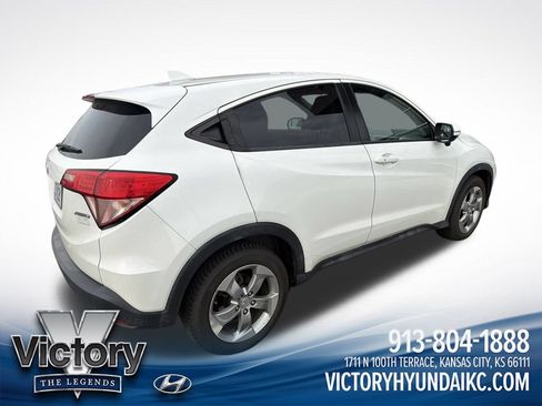 Used 2017 Honda HR-V EX image 4