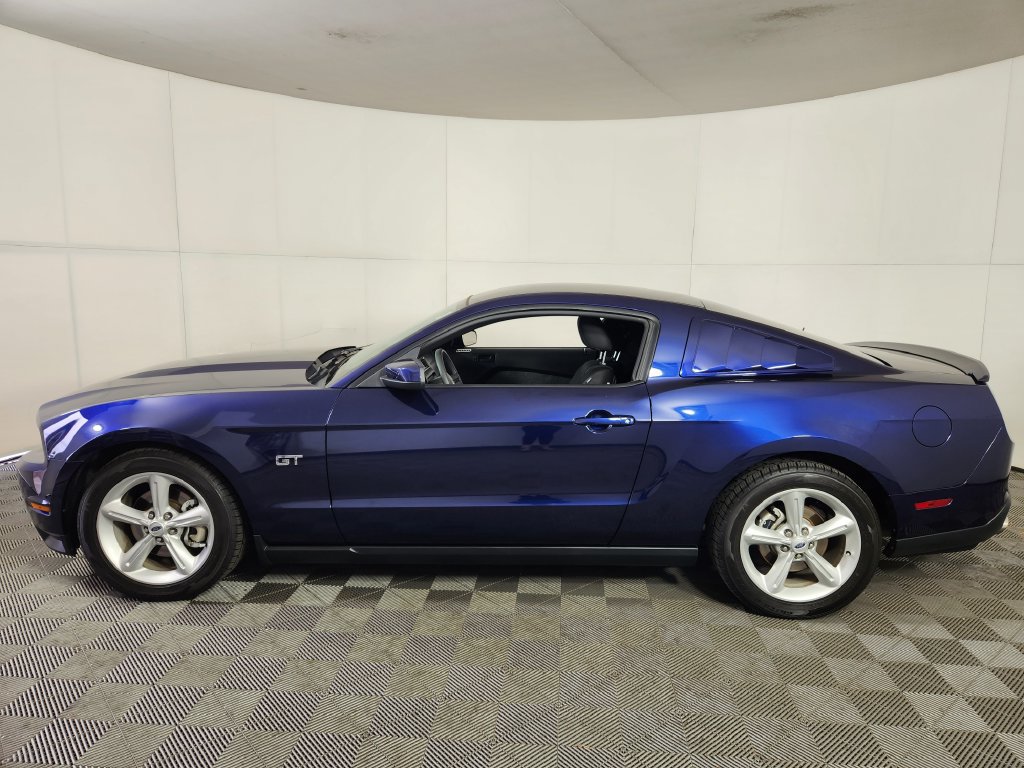 Used 2010 Ford Mustang GT RWD image 4