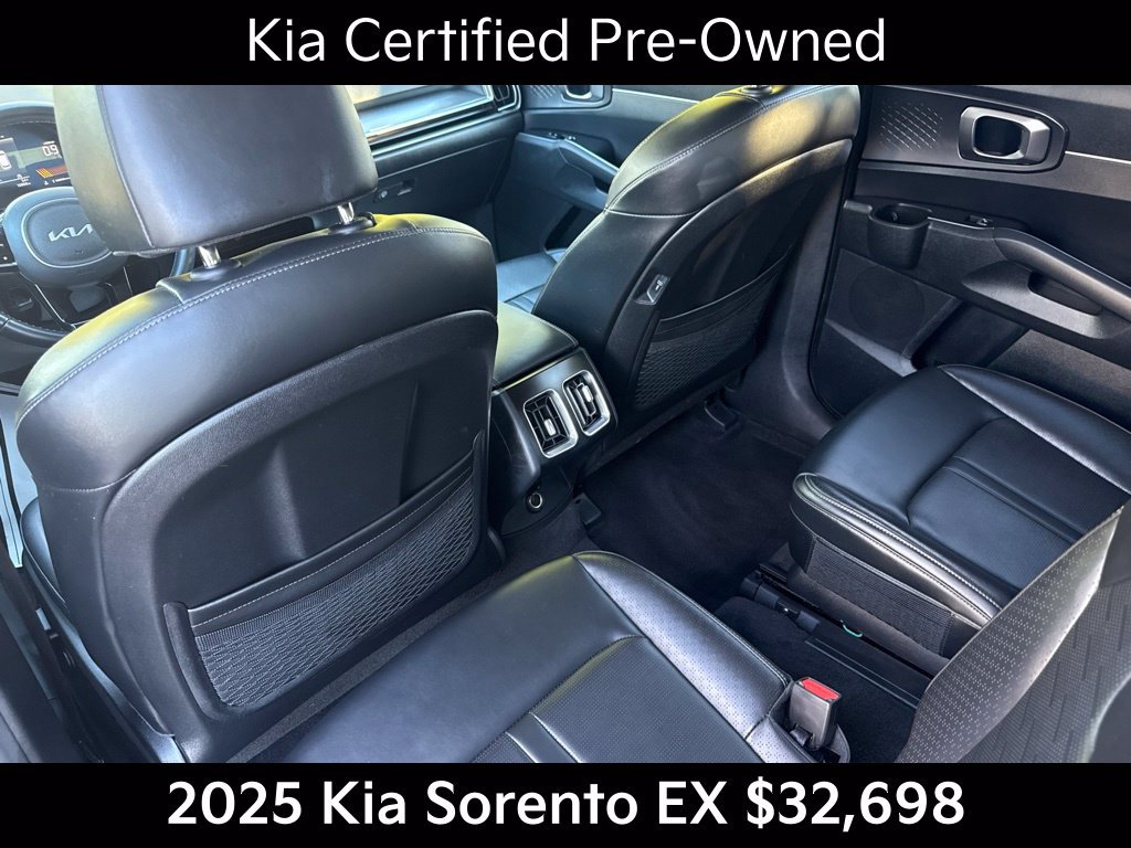 Certified 2025 Kia Sorento EX w/ Panoramic Sunroof Package AWD/4WD image 15
