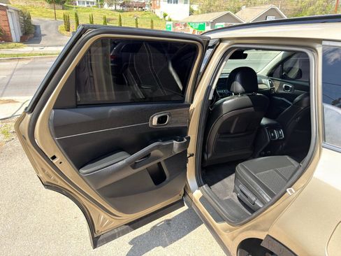 Used 2021 Kia Sorento EX image 13