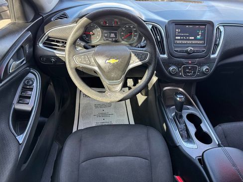 Used 2017 Chevrolet Malibu LT image 14