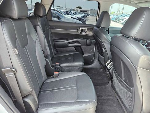 Certified 2025 Kia Sorento EX w/ Panoramic Sunroof Package FWD image 19
