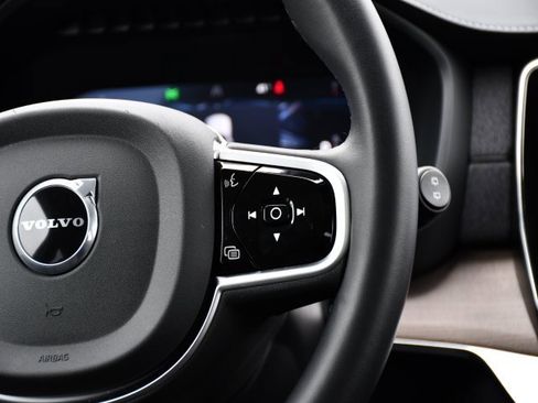 Certified 2025 Volvo XC90 B6 Plus image 21