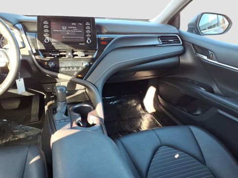 Used 2024 Toyota Camry SE image 14