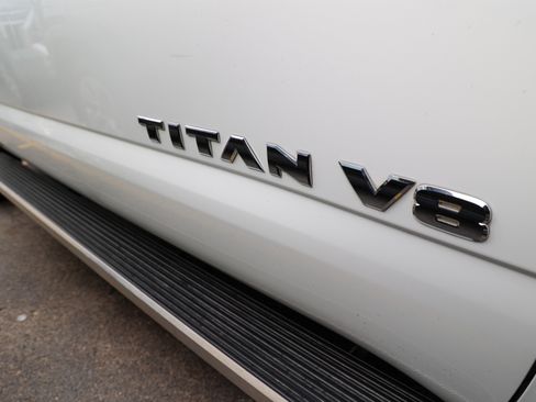 Used 2018 Nissan Titan SV AWD/4WD image 12
