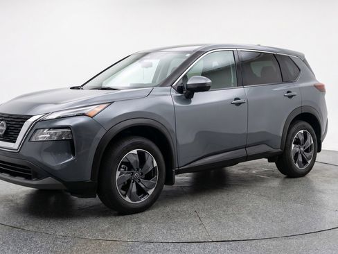 Used 2025 Nissan Rogue SV FWD image 3