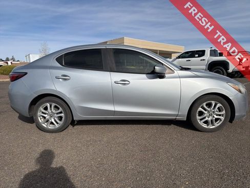 Used 2018 Toyota Yaris iA image 2