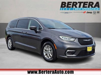 Used 2023 Chrysler Pacifica Touring-L