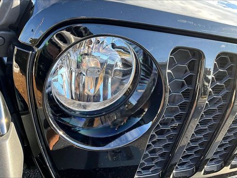 Used 2022 Jeep Gladiator Sport image 26