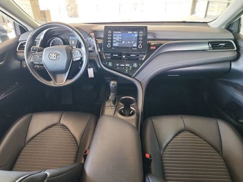 Used 2022 Toyota Camry SE image 13