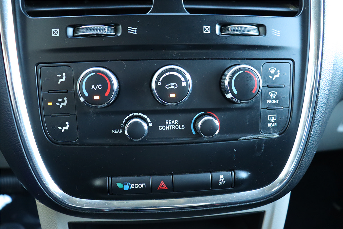 Used 2015 Dodge Grand Caravan SE w/ Quick Order Package 29E SE FWD image 32
