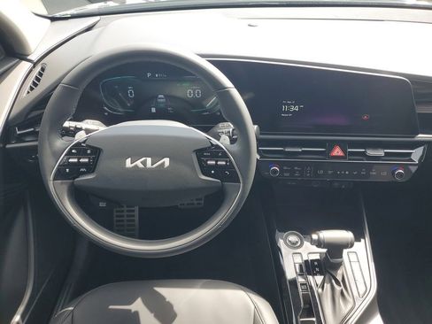New 2025 Kia Niro EX Touring FWD image 18