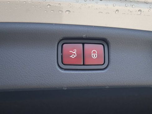 Certified 2023 Mercedes-Benz C 300 4MATIC Sedan image 38