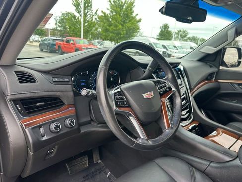 Used 2016 Cadillac Escalade Premium AWD/4WD image 15