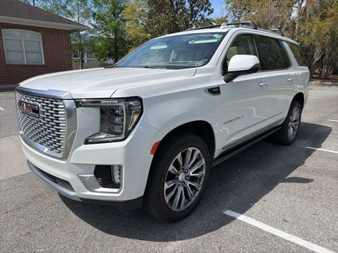 Used 2021 GMC Yukon Denali w/ Denali Premium Package image 3