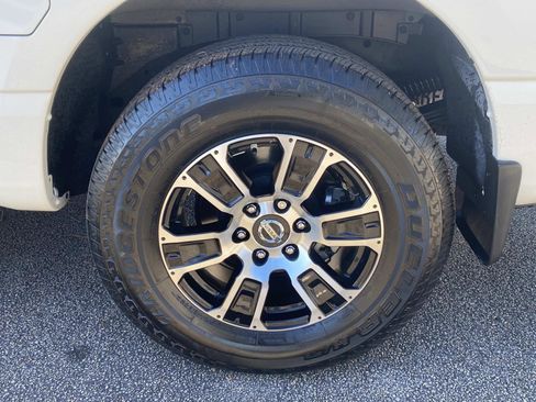 Used 2021 Nissan Titan SV w/ SV Convenience Package image 13