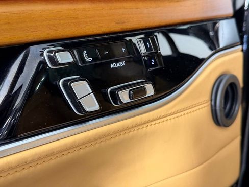 Certified 2024 Jeep Grand Wagoneer Series III w/ Rear Seat Video Group 1 AWD/4WD image 25