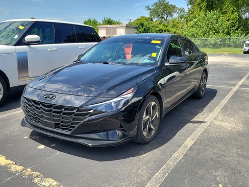Used 2023 Hyundai Elantra SEL w/ Convenience Package FWD image 3