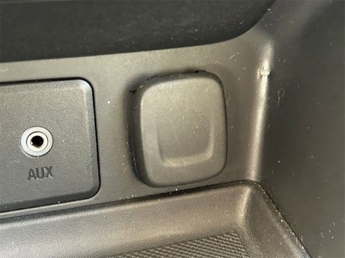 Used 2024 GMC Terrain SLE image 26