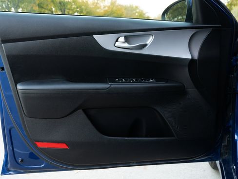 Used 2023 Kia Forte LXS w/ LXS Technology Package image 35