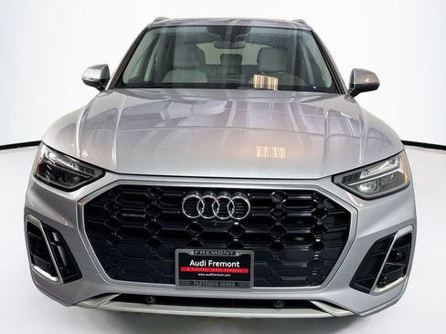 Used 2022 Audi Q5 2.0T Premium Plus w/ Premium Plus Package AWD/4WD image 2