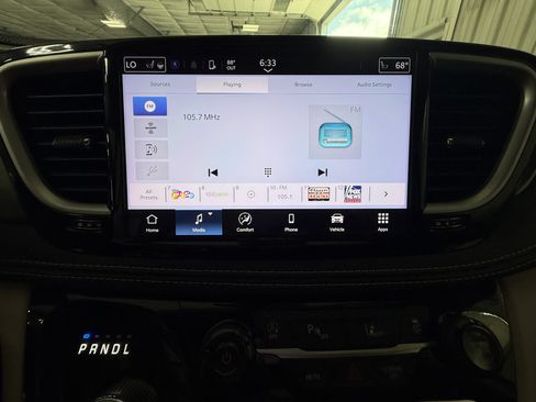 Used 2024 Chrysler Pacifica Touring-L FWD image 27