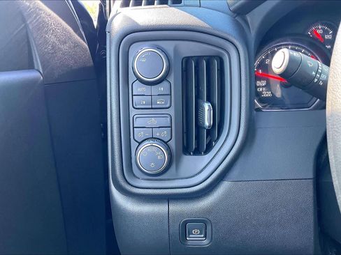 Certified 2022 Chevrolet Silverado 1500 Custom image 31