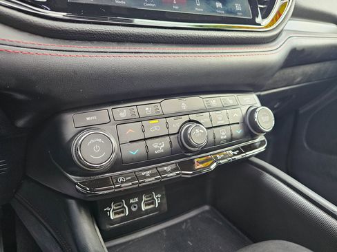 Used 2024 Dodge Durango GT image 27