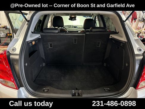 Used 2019 Chevrolet Trax LT w/ LT Convenience Package AWD/4WD image 19