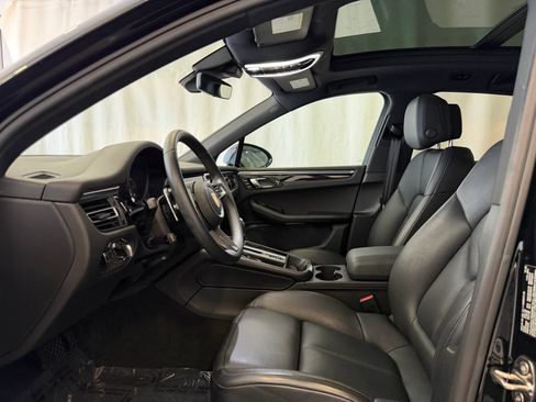 Certified 2023 Porsche Macan AWD/4WD image 5
