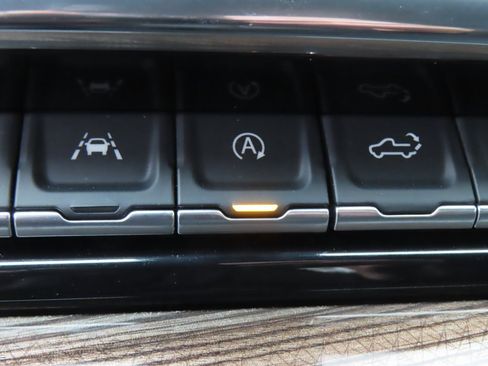 Used 2025 Chevrolet Silverado 1500 LT image 9