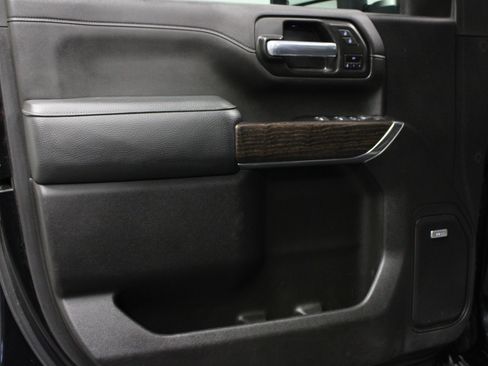 Used 2022 GMC Sierra 2500 Denali w/ Denali Black Diamond Edition image 11