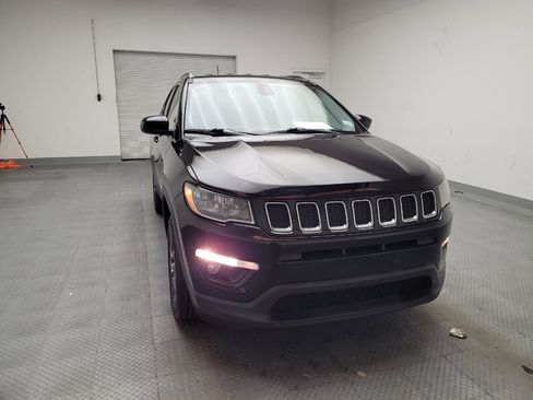 Used 2017 Jeep Compass Latitude w/ Popular Equipment Group AWD/4WD image 14
