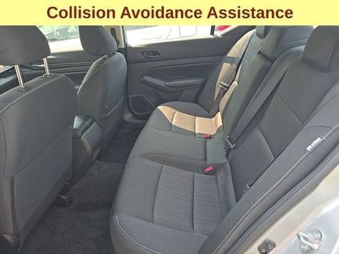 Used 2024 Nissan Altima 2.5 SV AWD/4WD image 7