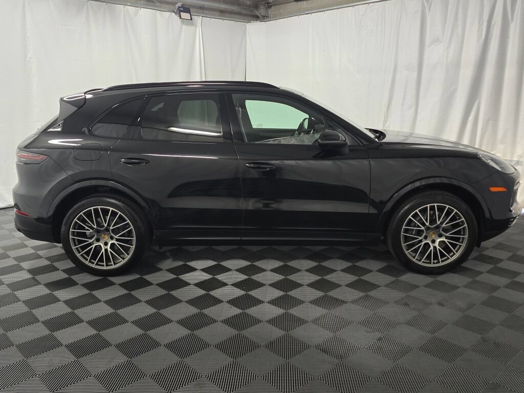 Certified 2023 Porsche Cayenne Platinum Edition AWD/4WD image 8