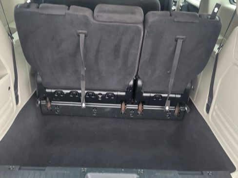 Used 2015 Dodge Grand Caravan American Value Package FWD image 16