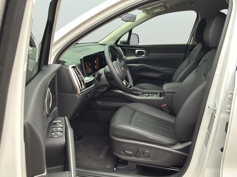 Used 2025 Kia Sorento S AWD/4WD image 13