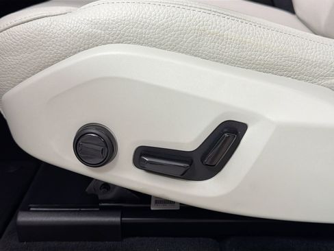 Certified 2023 Volvo XC60 B5 Plus w/ Protection Package Premier image 20