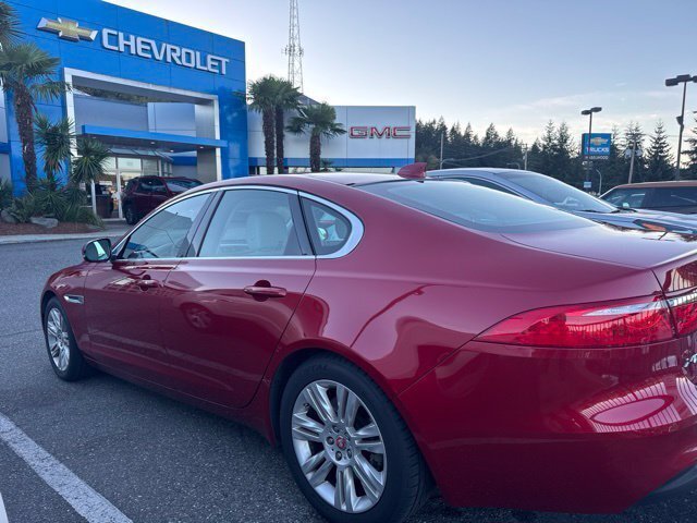 Used 2016 Jaguar XF Premium RWD image 8