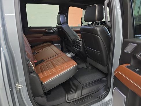 Used 2024 GMC Sierra 2500 Denali Ultimate image 11