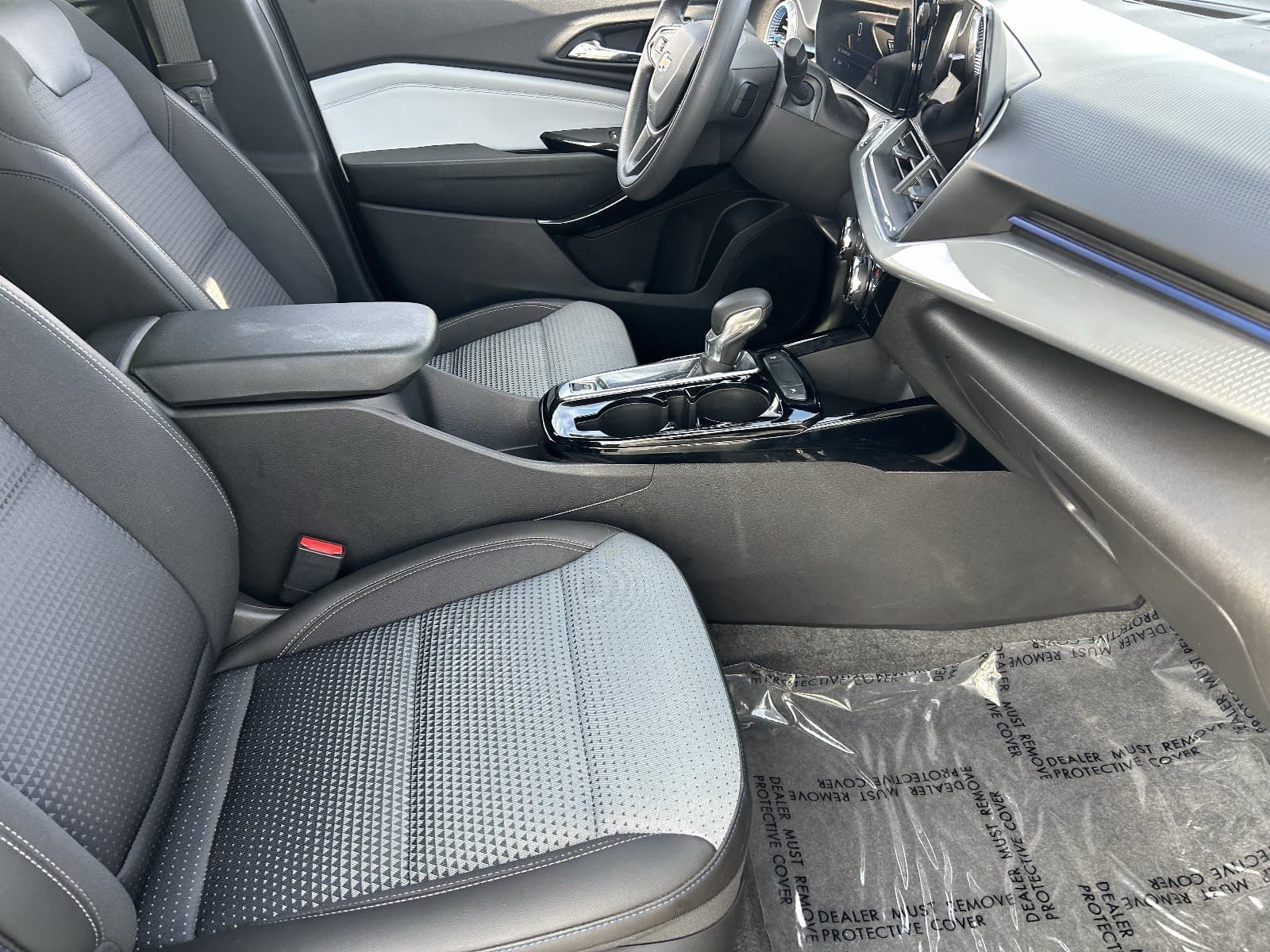 Used 2025 Chevrolet Trax LT FWD image 14