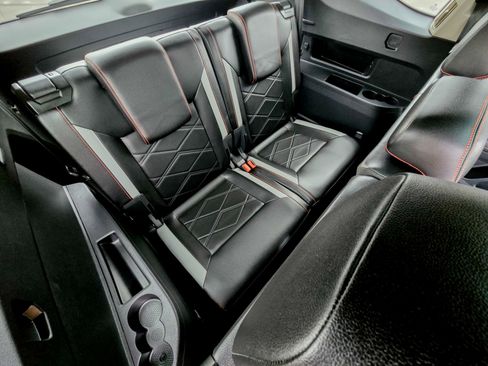 Used 2024 Volkswagen Atlas Peak Edition SE image 43