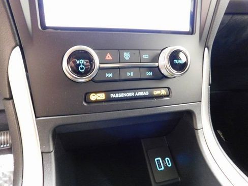 Used 2024 Ford Edge SE w/ Black Appearance Package image 24