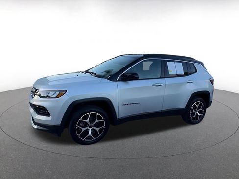 Used 2025 Jeep Compass Limited image 9