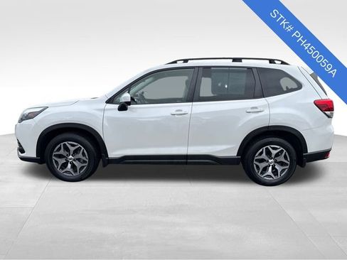 Used 2023 Subaru Forester Premium image 4