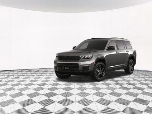 New 2025 Jeep Grand Cherokee L Limited w/ Black Appearance Package image 15