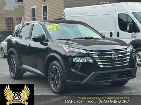 Used 2024 Nissan Rogue SV image 3