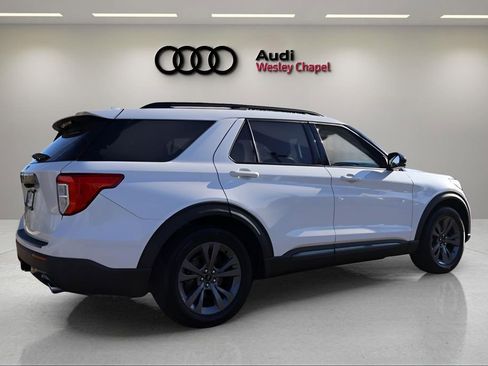 Used 2022 Ford Explorer XLT w/ Equipment Group 202A image 5